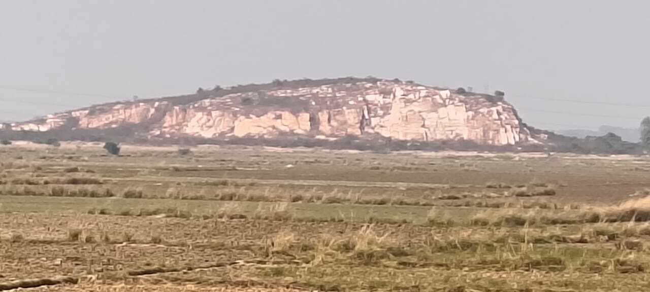 घोषणा के बाद भी शुरू नहीं हुआ जलवा पहाड़ का खनन