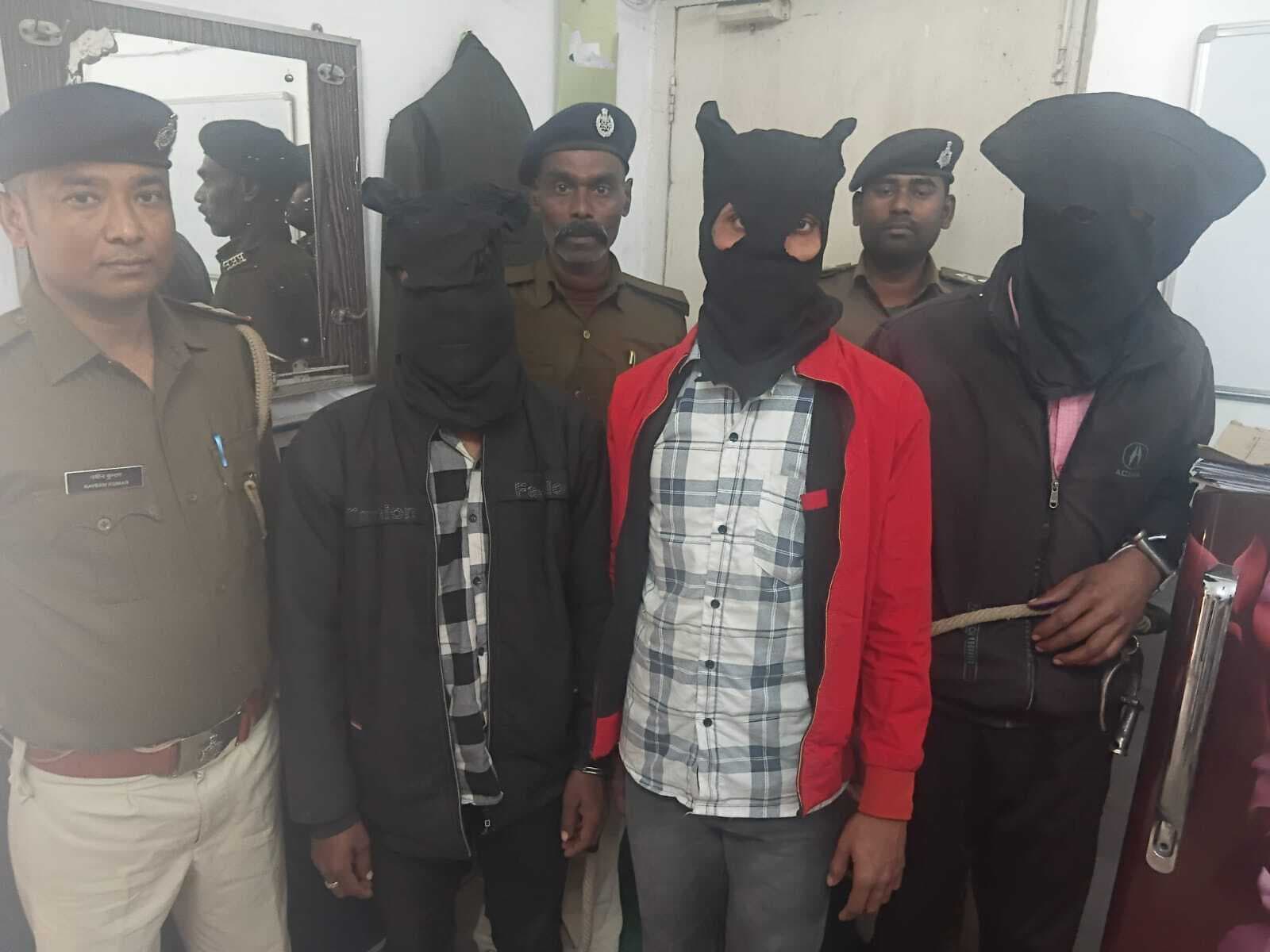 महेशखूंट के दियारा में मिनीगन फैक्ट्री का हुआ भंडाफोड़, संचालक व कारीगर फरार