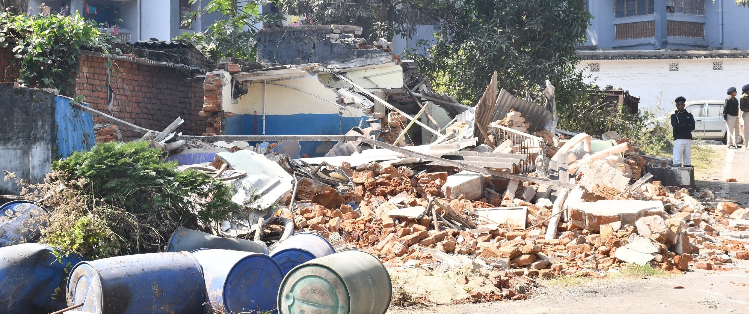 Bokaro News: बीएसएल की जमीन पर कब्जा कर विनोद खोपड़ी ने बनाया था ऑफिस, चला बुलडोजर