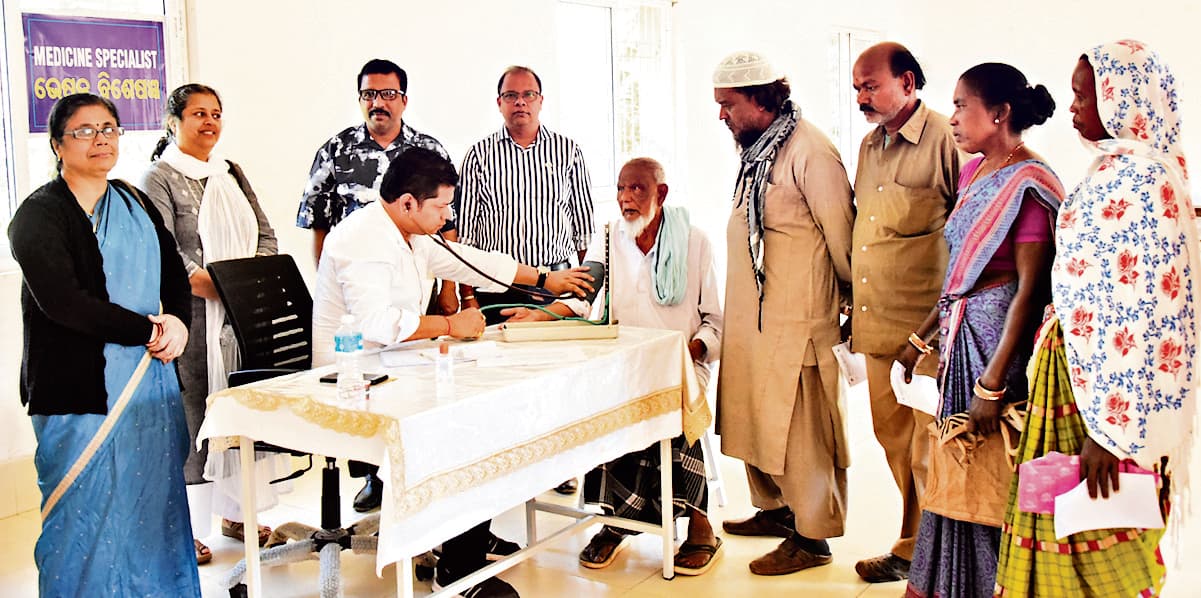 Rourkela News: आरएसपी के बहुआयामी स्वास्थ्य शिविर से बिसरा के 200 ग्रामीण लाभान्वित