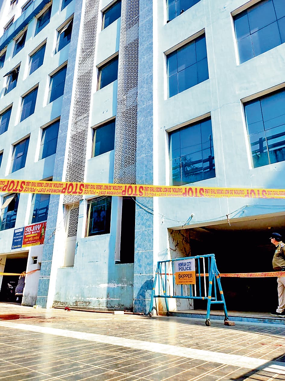 मंगलाहाट : दो व्यापारियों के सिर पर गिरा लोहे का पाइप, गयी जान