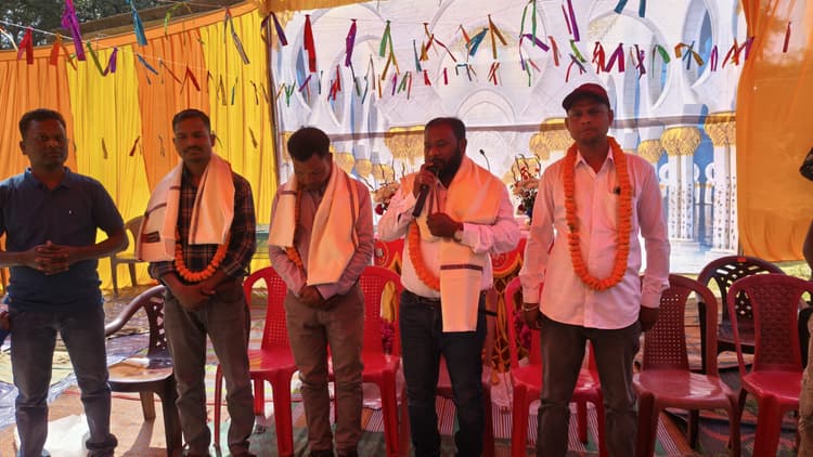 आरसी चर्च अंगराबारी में ग्रोटो का संस्कार किया गया