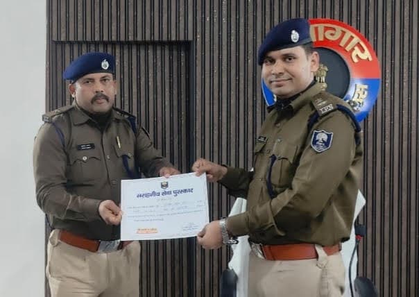 उत्कृष्ट कार्य के लिए पोठिया प्रखंड के तीन थानाध्यक्ष पुरस्कृत