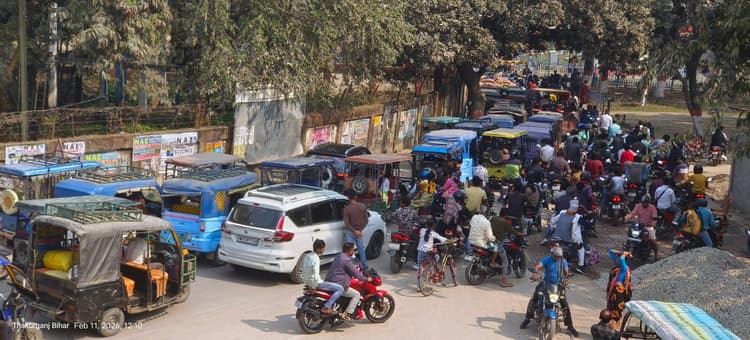 रेलवे गुमटी बंद होते ही लग जाता है जाम, राहगीर हलकान