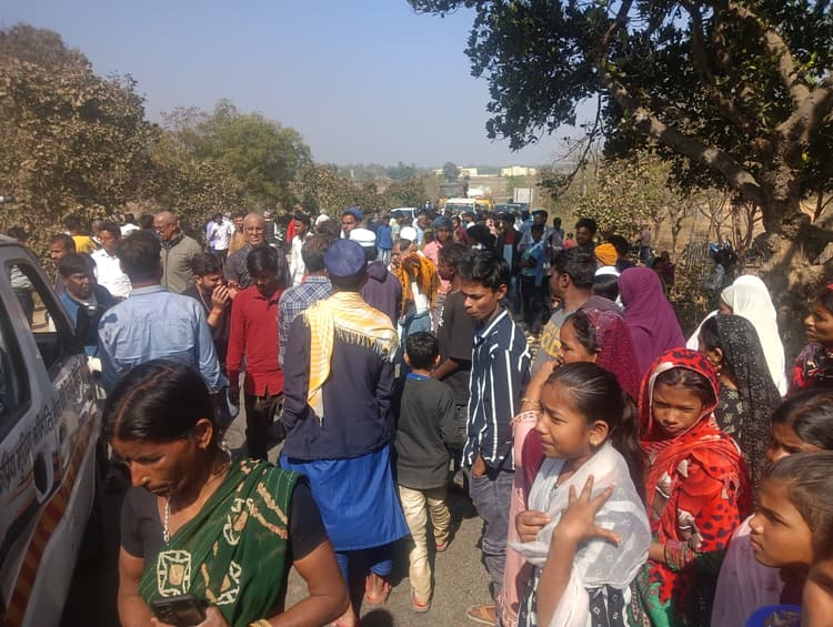 Giridih News :ट्रक की चपेट में आकर बाइक सवार युवक की मौत