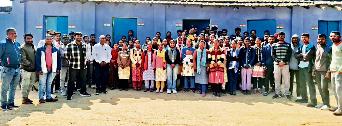 Chaibasa News : कोल्हान नितिर तुरतुंग में विशेष फिल्म का प्रदर्शन, फिल्मों के जरिये नयी पीढ़ी ने जानी आदिवासी संस्कृत