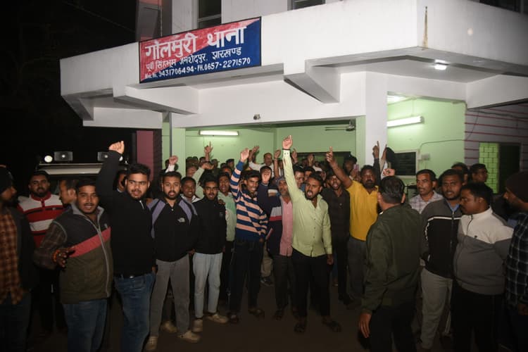 Jamshedpur News : गोलमुरी थाना से 200 मीटर की दूरी पर फल कारोबारी की गोली मारकर हत्या