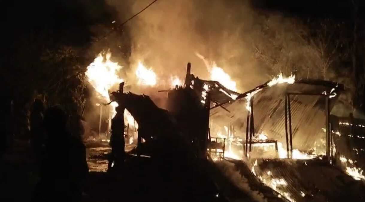 शॉर्ट सर्किट से आग लगने से घर जला, चार लाख का नुकसान