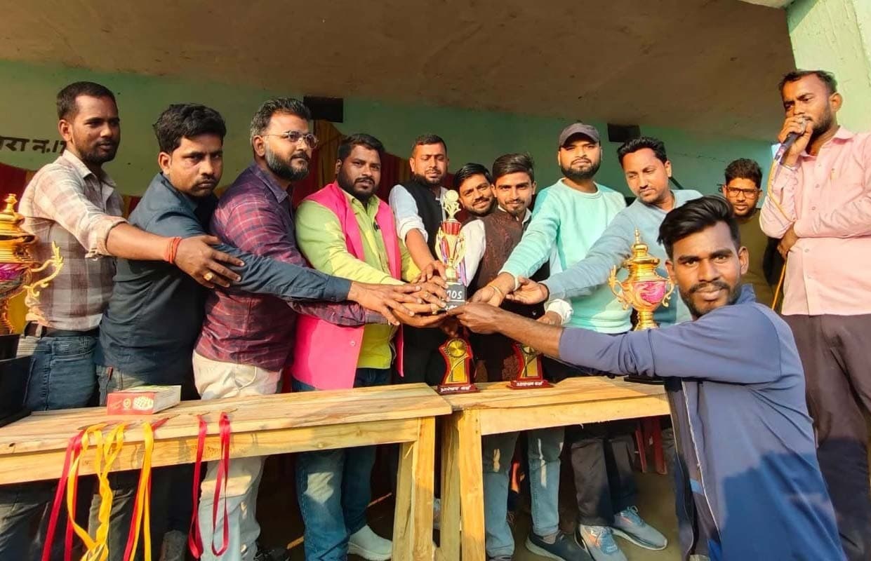 क्रिकेट टूर्नामेंट के फाइनल में जगदीशपुर विजेता, भंगहा उपविजेता