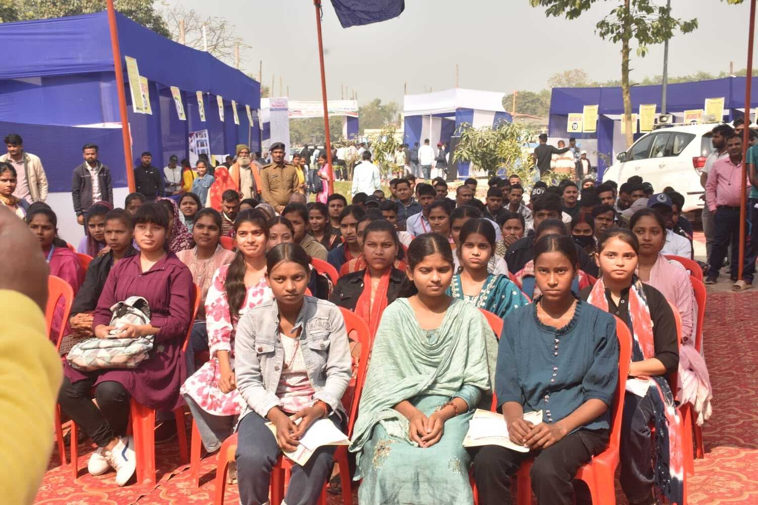 जिला स्तरीय रोजगार मेले से युवाओं को मिली नई उड़ान