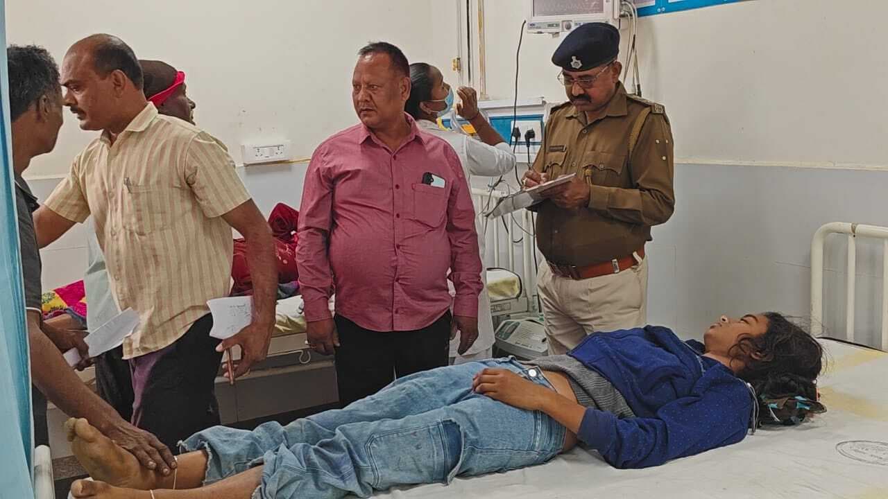 मोबाइल फोन नहीं मिलने पर आह्त किशोरी ने गले में फंदा लगाकर की आत्महत्या