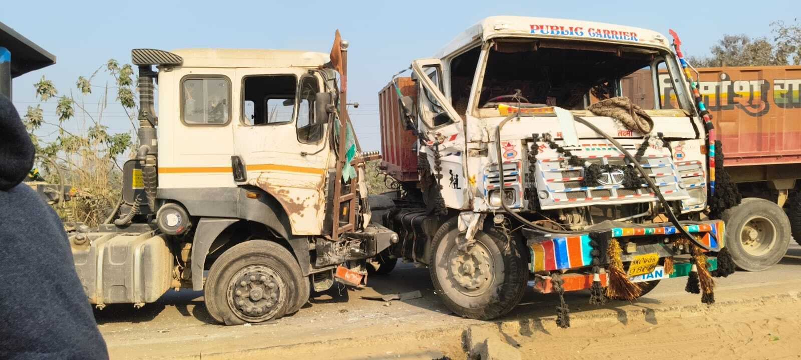 गलत लेन में जा रहे ट्रक ने हाइवा को मारी टक्कर