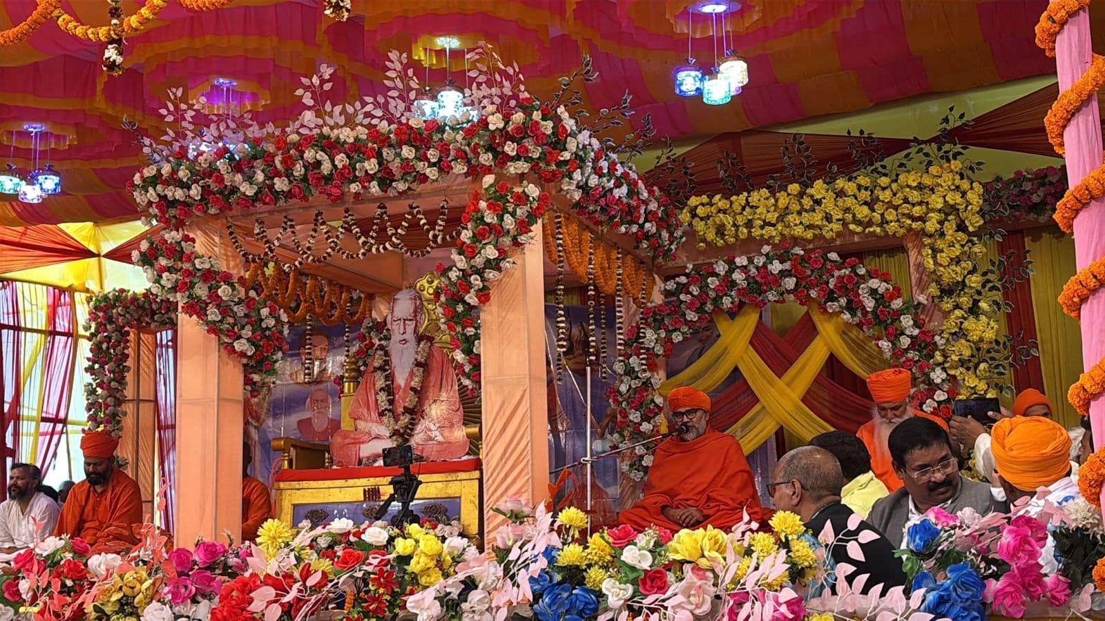 संतों की कृपा से पाप का होता है नाश, स्वामी सत्यानंद