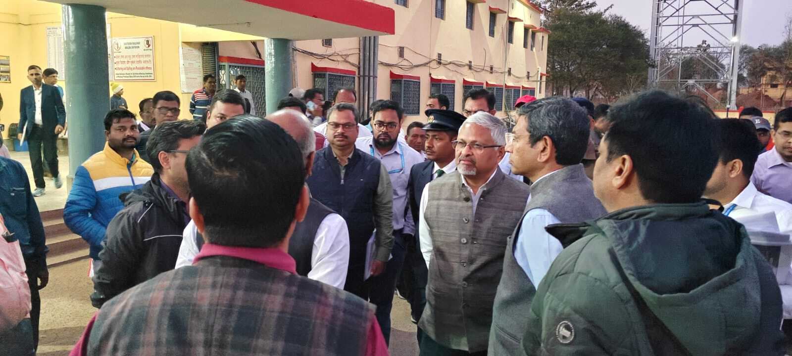 हंसडीहा रेलवे स्टेशन का जीएम ने किया निरीक्षण