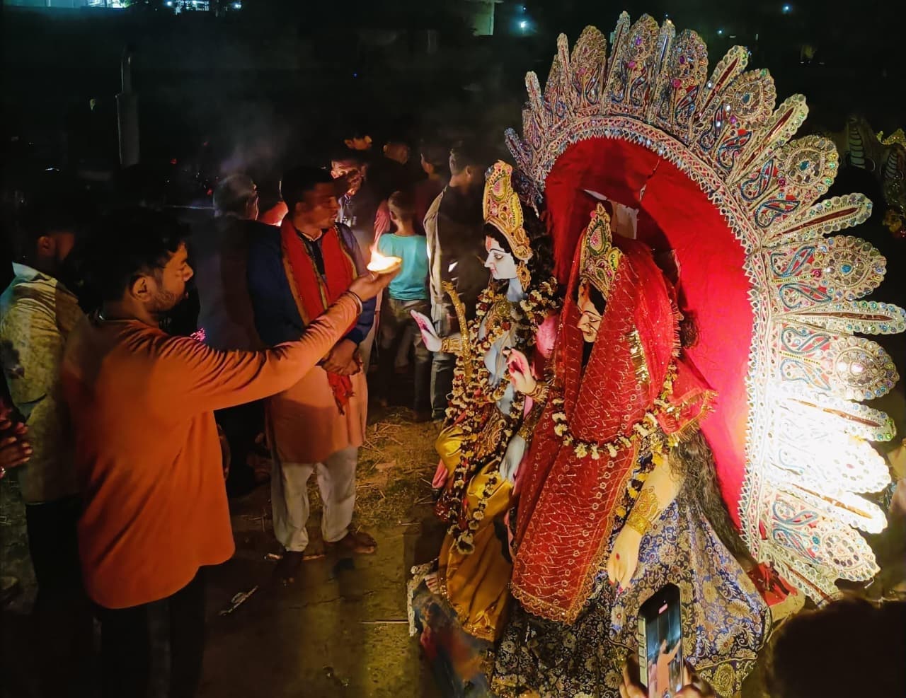 प्रतिमाओं का त्रिपुर सुंदरी तालाब में किया गया विसर्जन