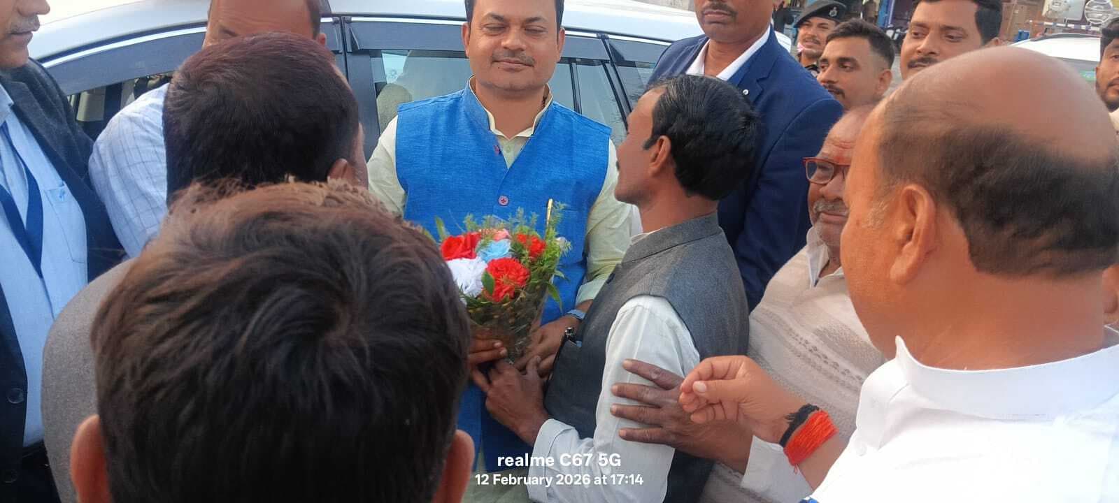 चकाई पहुंचे प्रभारी मंत्री का समर्थकों ने किया स्वागत