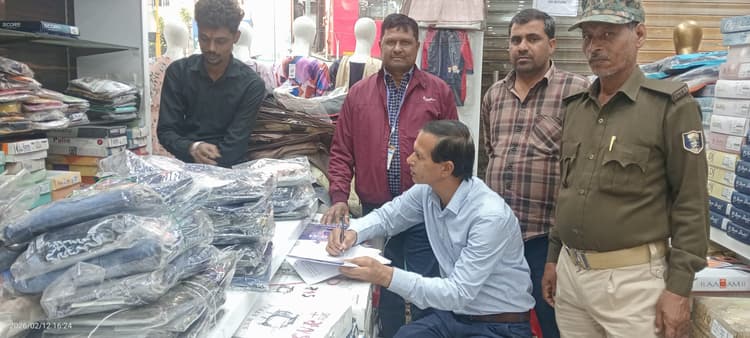 जीबी रोड स्थित अग्रवाल एंड सन्स पर दूसरे दिन भी जारी रही रेड, 50 लाख की टैक्स चोरी उजागर