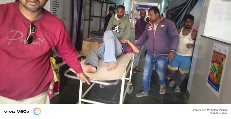 Giridih News :अनियंत्रित होकर बाइक गिरी, दो घायल