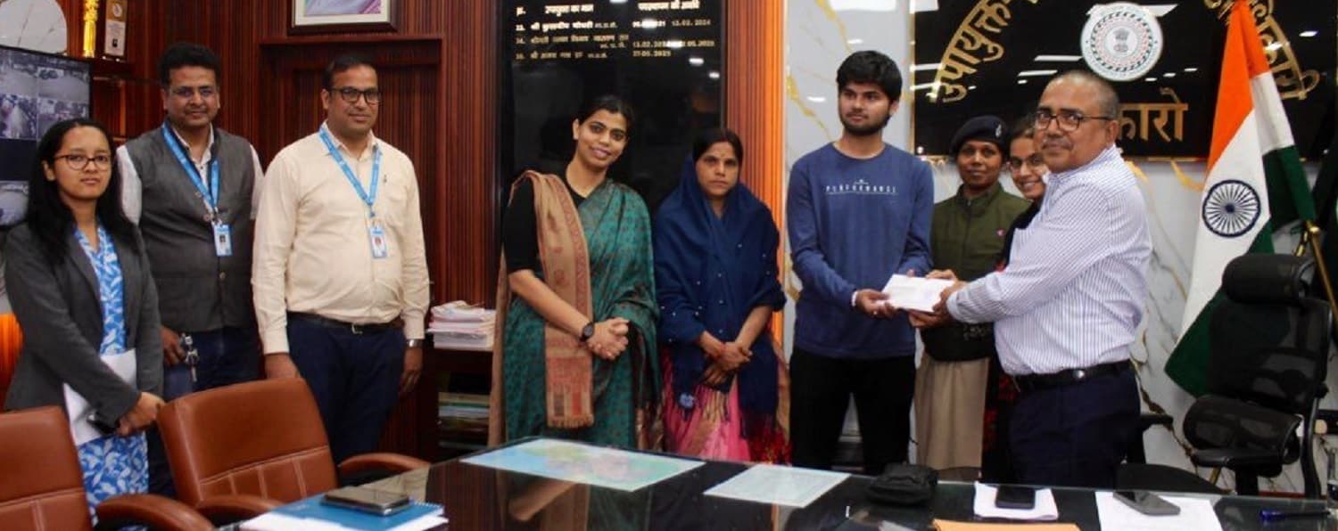 Bokaro News: डीसी के हस्तक्षेप से 7.5 लाख की शिक्षा ऋण स्वीकृत