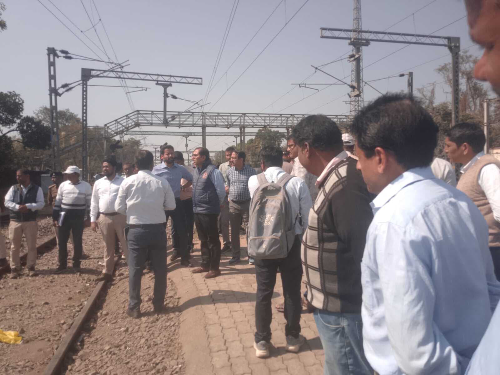 Chaibasa News : चक्रधपुर मालगोदाम के पास बनेगा नया प्लेटफाॅर्म, क्वार्टरों को हटाने का निर्देश