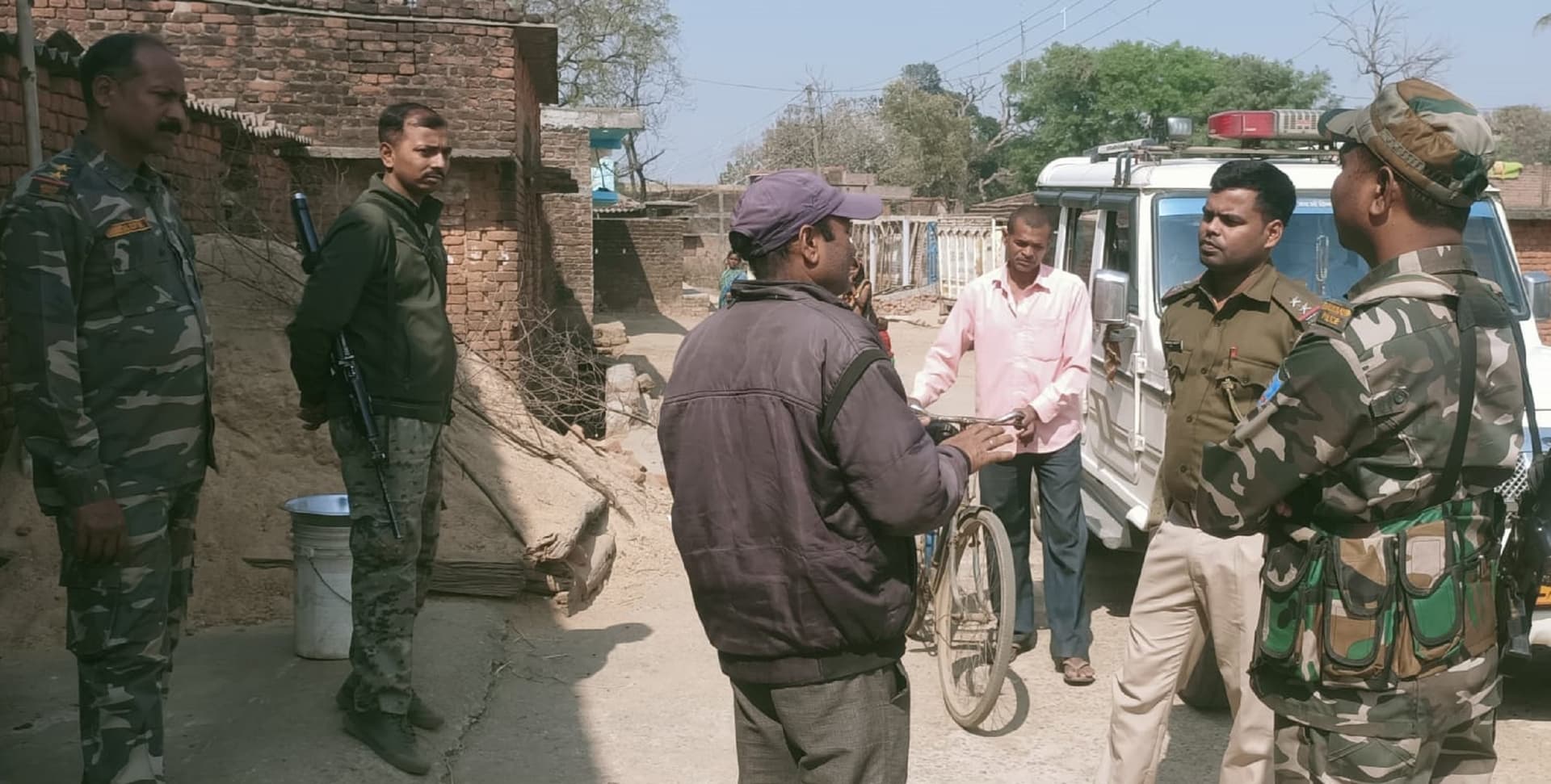 Bokaro News: कमरे की कुंडी बाहर से बंद कर जेवरात, नकद व दस्तावेजों की चोरी
