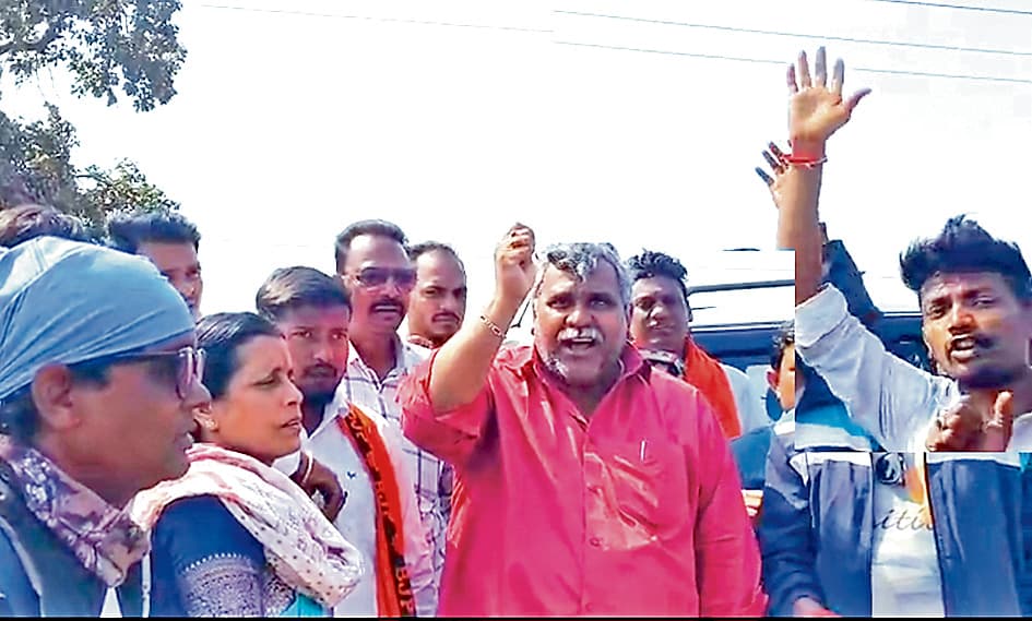 बनबहाल में भाजपा का झंडा हटाने का आरोप