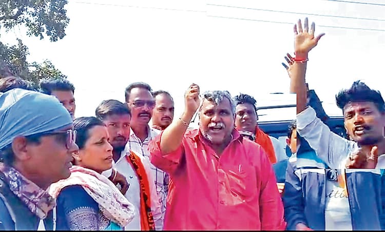 बनबहाल में भाजपा का झंडा हटाने का आरोप