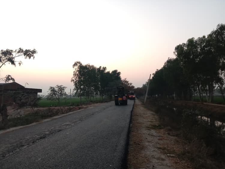 नियमों की अनदेखी, फिर रात में ही दुर्गावती नहर पथ का किया जा रहा कालीकरण