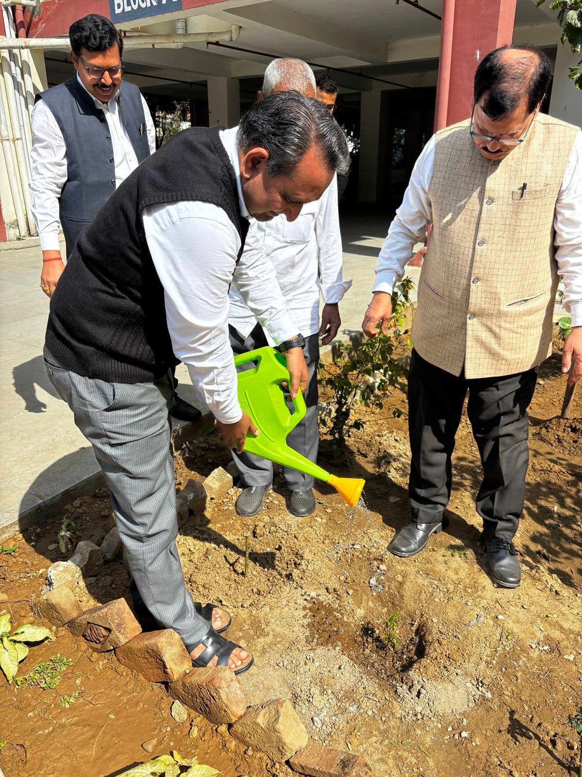 जिला जज व न्यायिक पदाधिकारियों ने पौधारोपण कर लिया पर्यावरण रक्षा का संकल्प
