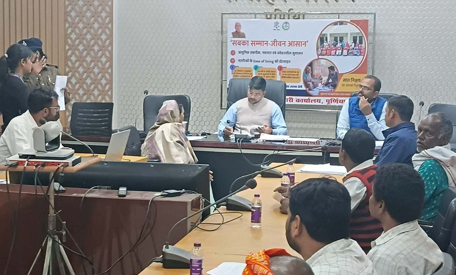 डीएम ने की 38 आवेदनों की सुनवाई, चार का ऑन द स्पॉट किया निष्पादन