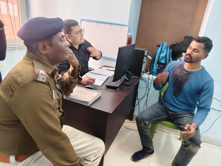 बाइक पार्किंग के पैसे को लेकर युवक को पीटा, एक गिरफ्तार