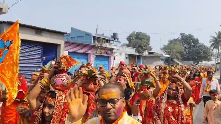 शिवलिंग स्थापना को लेकर निकाली गयी कलश यात्रा