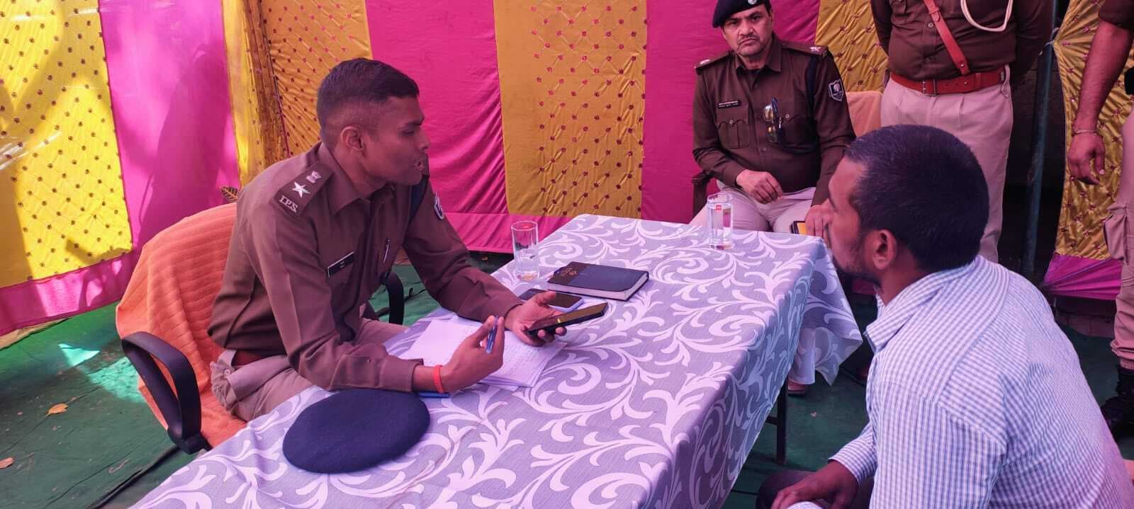 जनता दरबार में एसपी ने सुनी लोगों की शिकायत