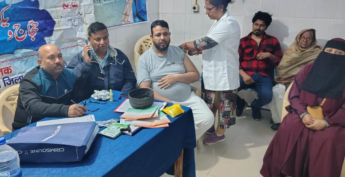 सदर अस्पताल में छह हज यात्रियों को लगाया गया टीका