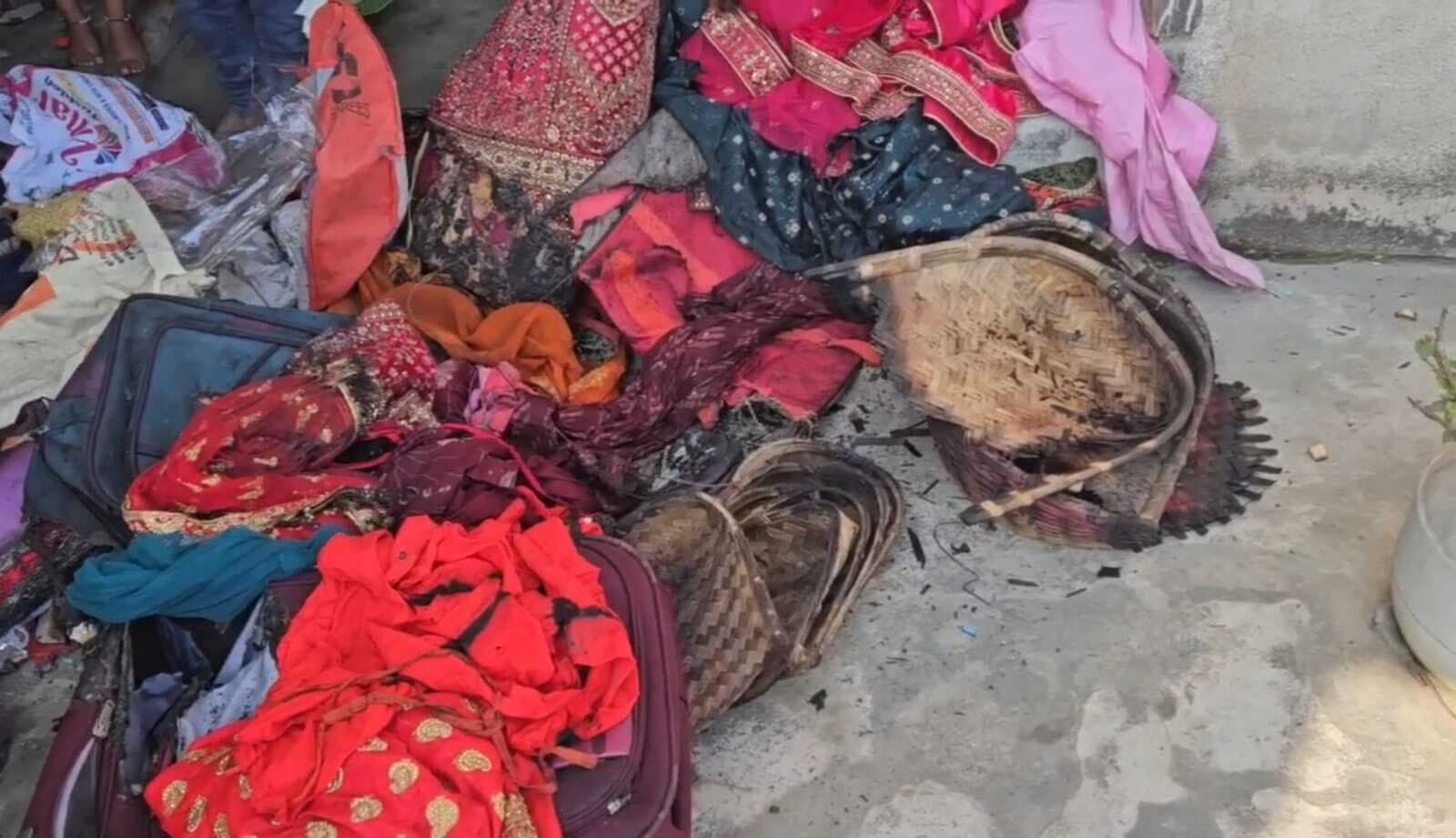 आग से दुल्हन का सारा सामान खाक, मुआवजे की मांग