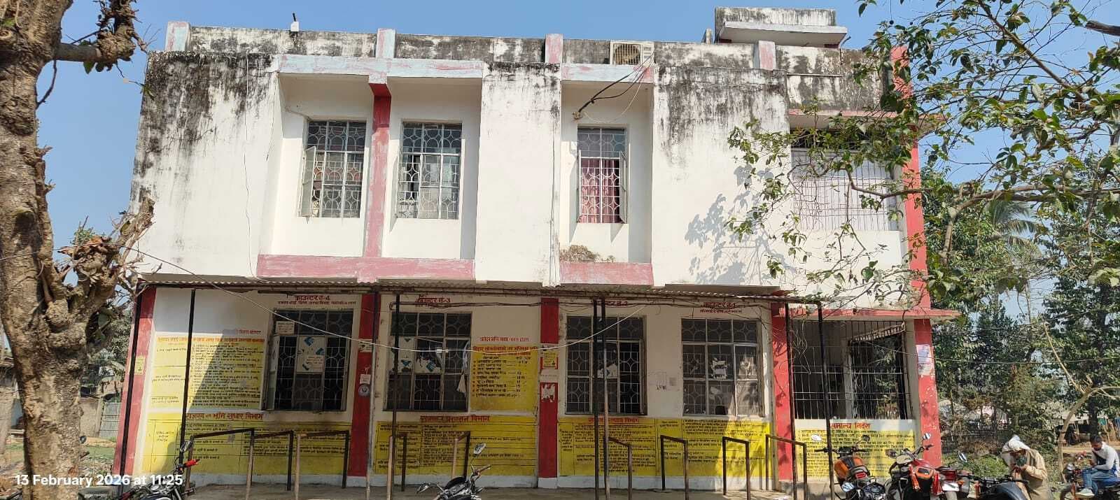 दाखिल-खारिज से लेकर आवासीय व जाति प्रमाण-पत्र बनाने का कार्य हो रहा प्रभावित