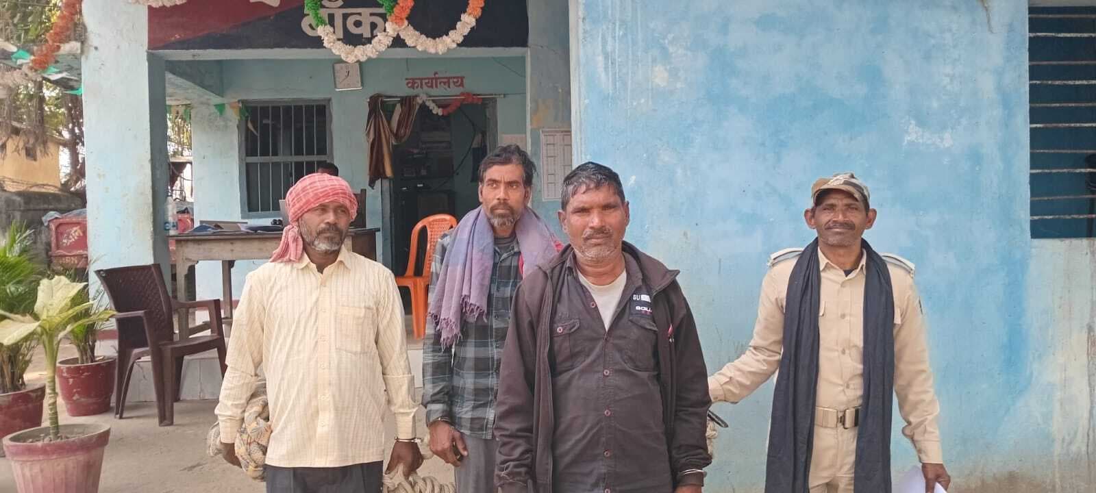 तीन एनबीडब्ल्यू वारंटी गिरफ्तार