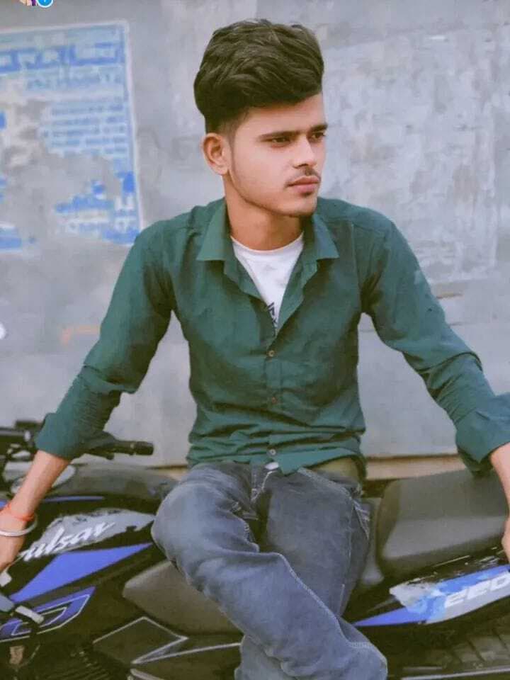 सड़क हादसे में बाइक सवार युवक की मौत, दो जख्मी