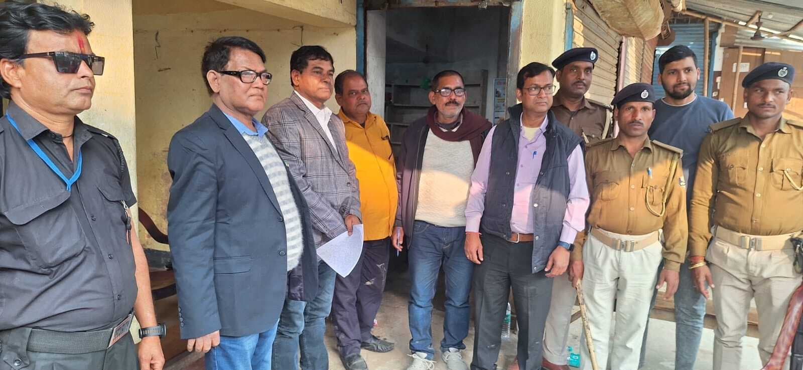 टीम ने की मेडिकल स्टोर सहित अल्ट्रासाउंड सेंटर की जांच