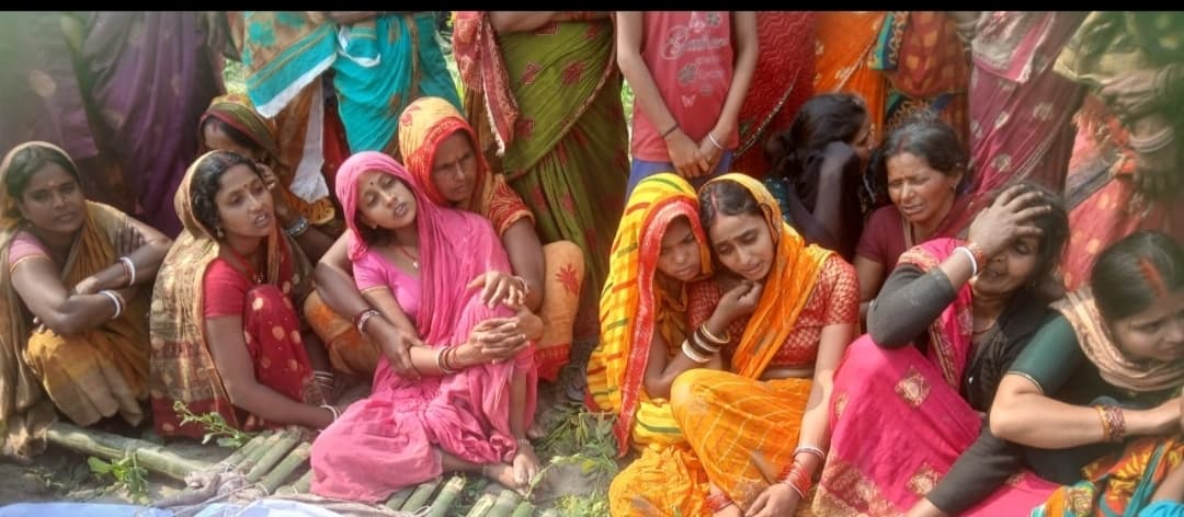 सड़क दुर्घटना में दो की मौत, परिजनों में कोहराम