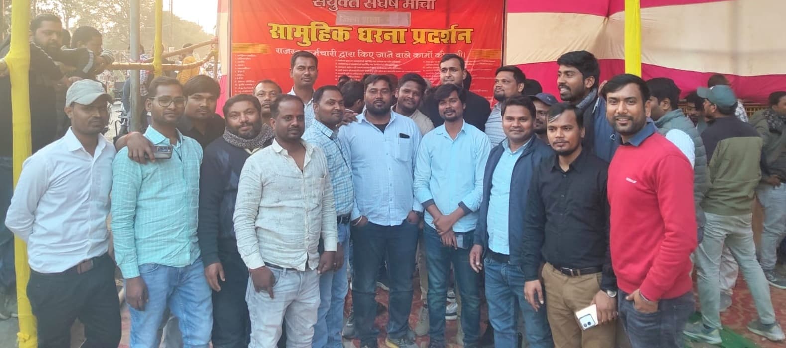 राजस्व कर्मियों की हड़ताल के कारण दाखिल-खारिज प परिमार्जन के लिए भटक रहे किसान