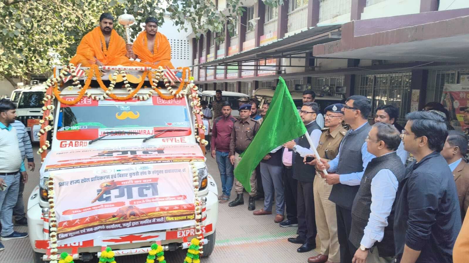 बिहार की परंपरा, शौर्य व संस्कृति का संगम है माटी का बल दंगल : डीएम