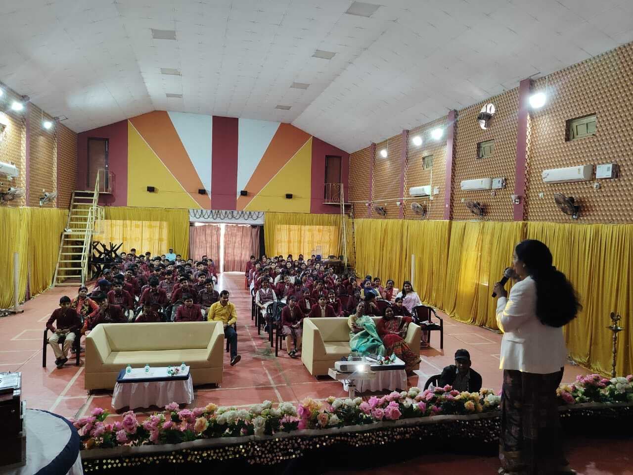 Chaibasa News : सपने साकार होते हैं मेहनत से, तनाव से नहीं