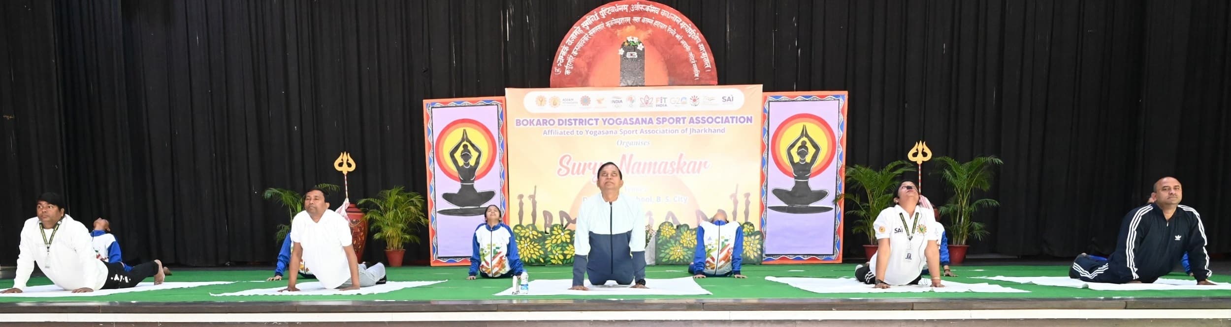 Bokaro News: आत्मबल और एकाग्रता बढ़ाता है सूर्य नमस्कार : प्राचार्य