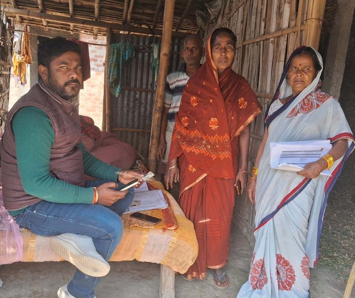 किसान फार्मर आईडी गांव में बना रहे हैं कर्मी