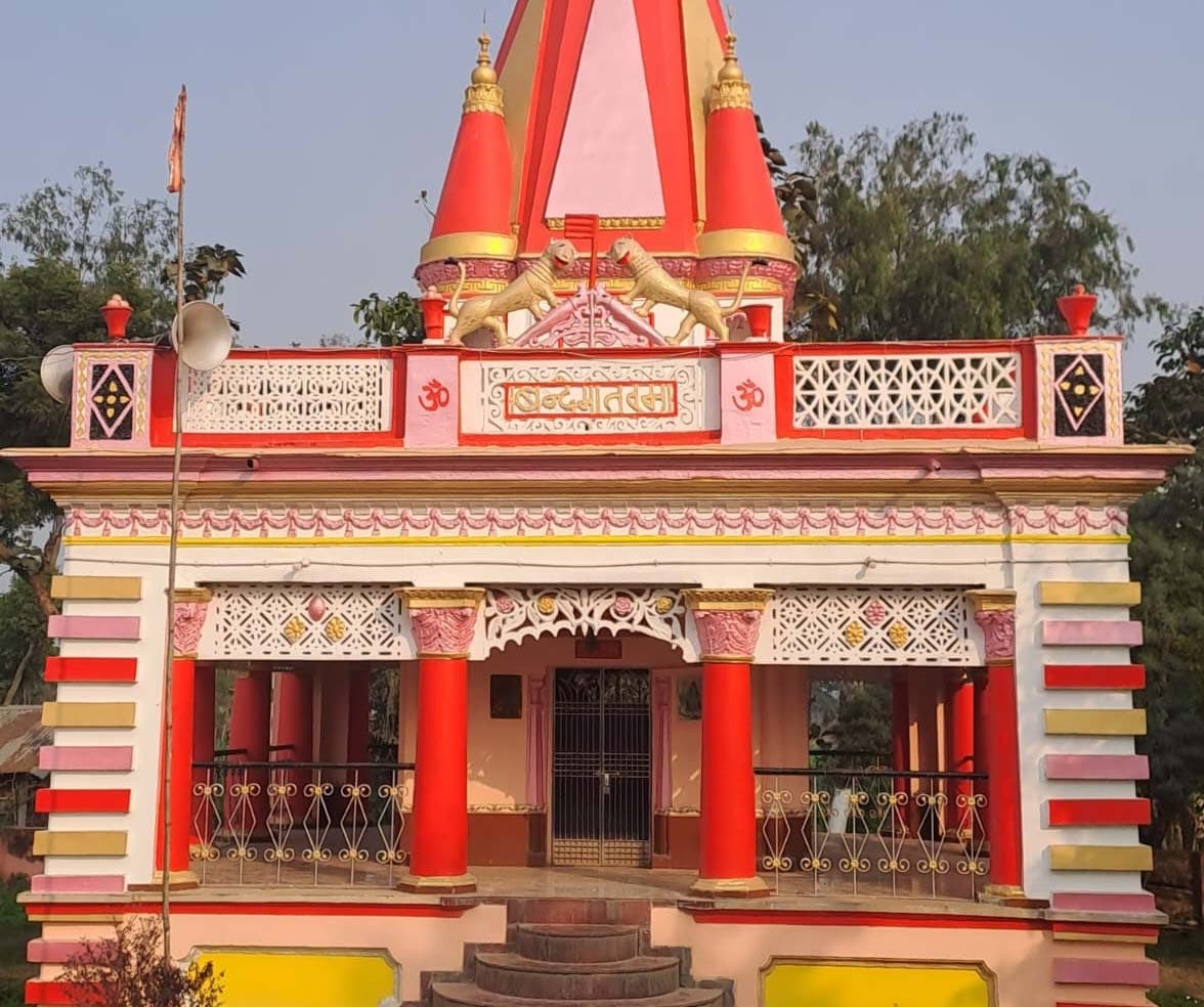 पौराणिक लाल मंदिर में पूरी होती है पूरी मनोकामना