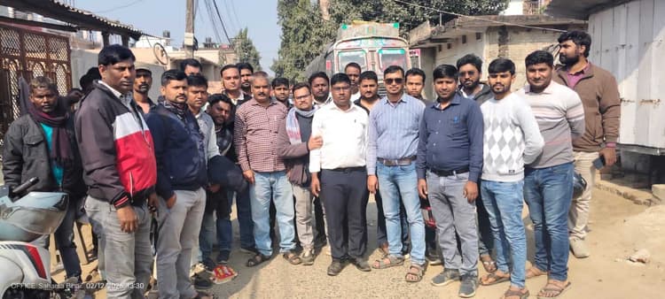 मांगें पूरी नहीं होने तक काम पर लौटने से इंकार