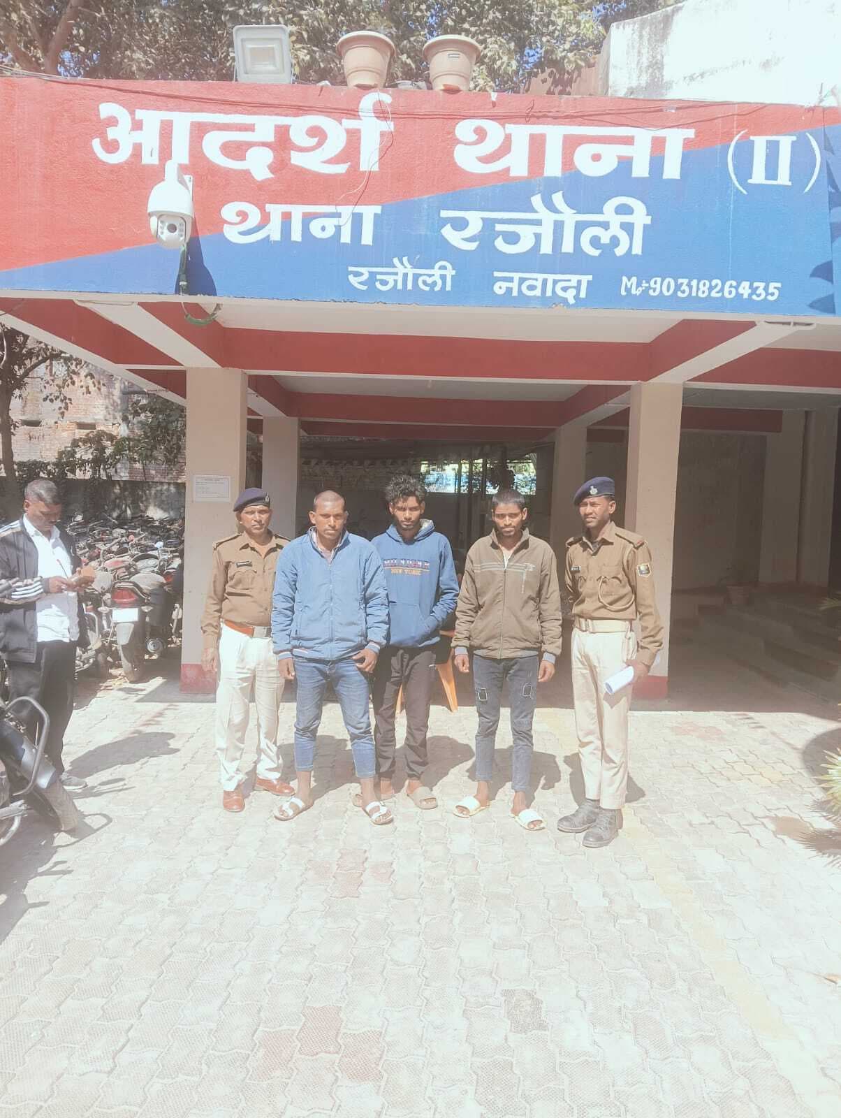 रजौली पुलिस ने बरवा के जंगलों से चार युवकों को हथियार के साथ दबोचा