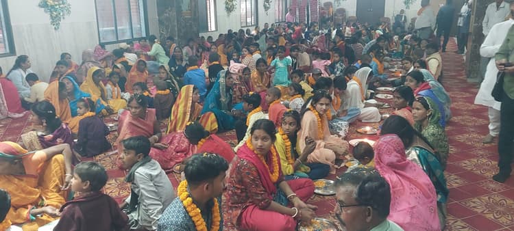 माना मातृ-पितृ पूजन दिवस, बच्चों ने माता-पिता की पूजा