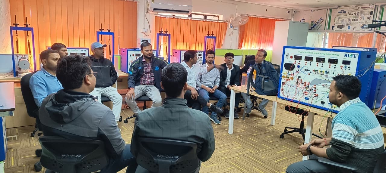 राजकीय पॉलिटेक्निक में इलेक्ट्रिक व्हीकल पर हैंड्स-ऑन प्रशिक्षण, शिक्षकों ने सीखी भविष्य की तकनीक